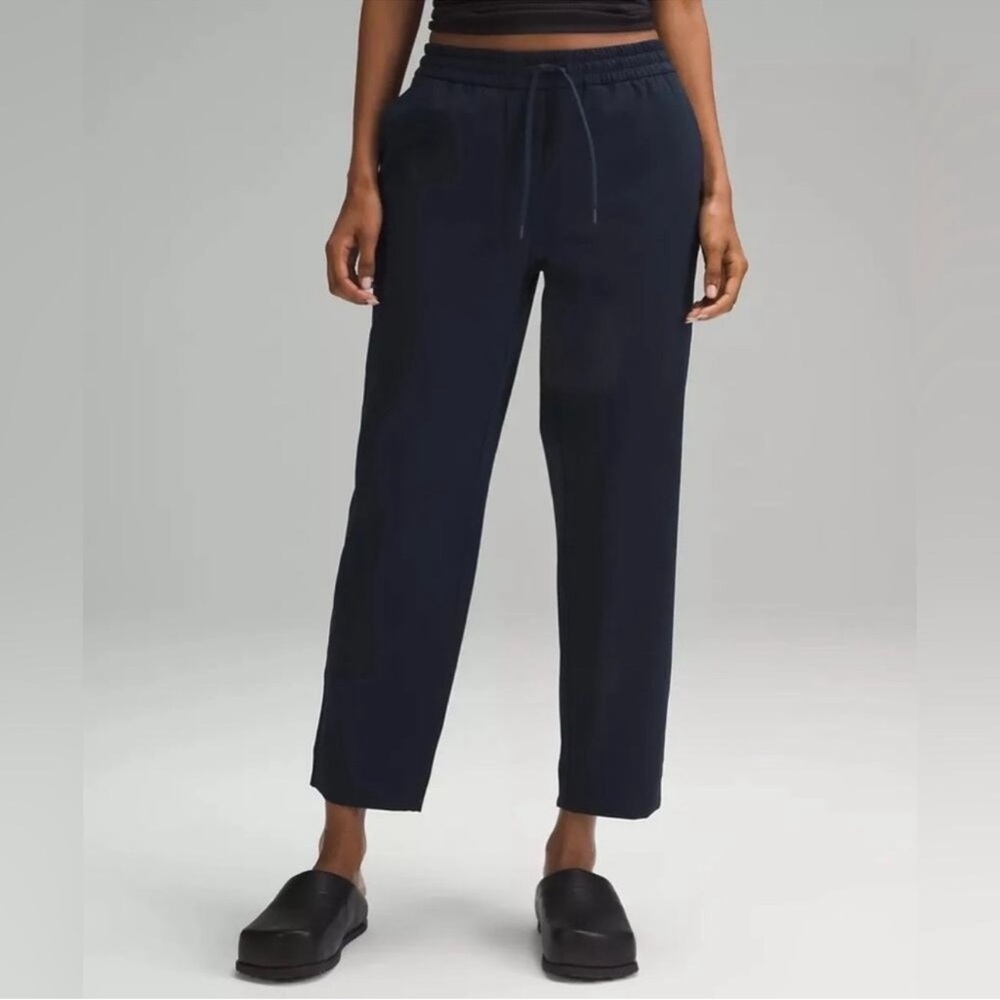 Lululemon Navy Blue Tapered Leg Mid-Rise Pants 7/8 Length Luxtreme XL W5FWDS